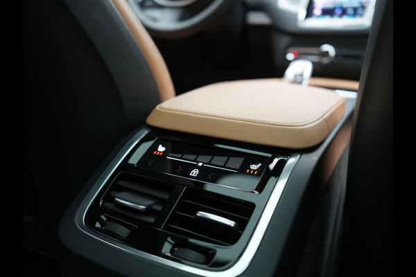 Volvo XC90 T8 Recharge AWD Ultimate Dark LONG RANGE 7 Persoons PHEV 455pk Dealer O.H. | Trekhaak Af Fabriek | Luchtvering | Panodak | Adaptive Cruise | Head Up | 360 Camera | Lederen Sportstoelen Massage & Ventilatie & Memory | Harman / Kardon | Keyless | Blis | Stoelen & Stuur Verwarmd | Plug In Hybrid |