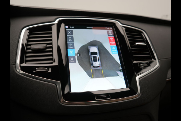 Volvo XC90 T8 Recharge AWD Ultimate Dark LONG RANGE 7 Persoons PHEV 455pk Dealer O.H. | Trekhaak Af Fabriek | Luchtvering | Panodak | Adaptive Cruise | Head Up | 360 Camera | Lederen Sportstoelen Massage & Ventilatie & Memory | Harman / Kardon | Keyless | Blis | Stoelen & Stuur Verwarmd | Plug In Hybrid |