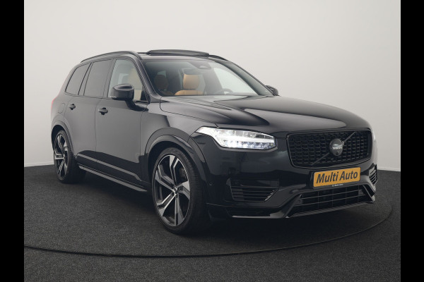 Volvo XC90 T8 Recharge AWD Ultimate Dark LONG RANGE 7 Persoons PHEV 455pk Dealer O.H. | Trekhaak Af Fabriek | Luchtvering | Panodak | Adaptive Cruise | Head Up | 360 Camera | Lederen Sportstoelen Massage & Ventilatie & Memory | Harman / Kardon | Keyless | Blis | Stoelen & Stuur Verwarmd | Plug In Hybrid |