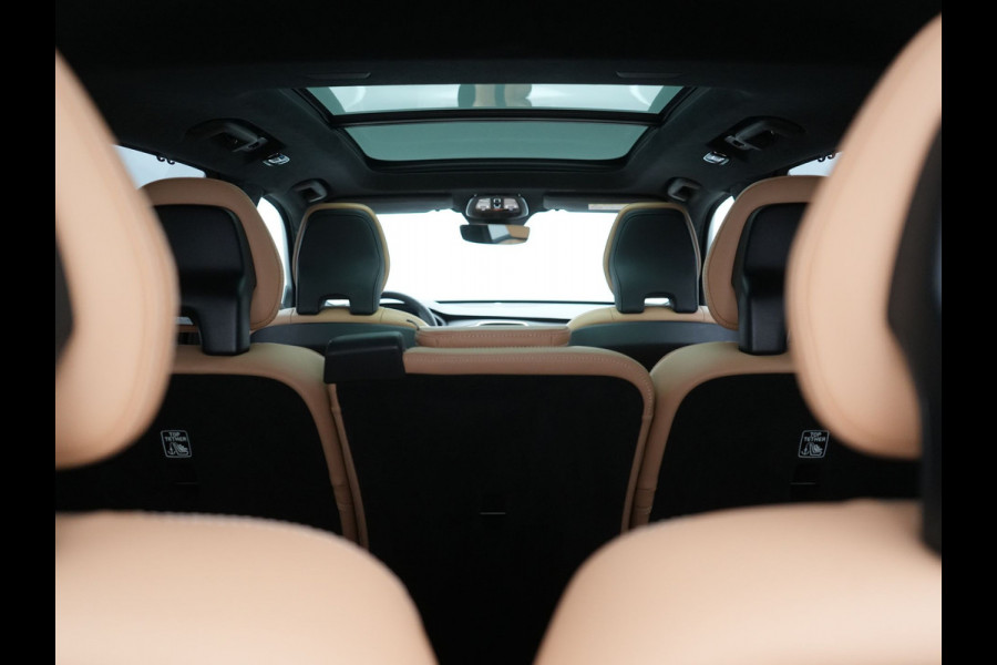 Volvo XC90 T8 Recharge AWD Ultimate Dark LONG RANGE 7 Persoons PHEV 455pk Dealer O.H. | Trekhaak Af Fabriek | Luchtvering | Panodak | Adaptive Cruise | Head Up | 360 Camera | Lederen Sportstoelen Massage & Ventilatie & Memory | Harman / Kardon | Keyless | Blis | Stoelen & Stuur Verwarmd | Plug In Hybrid |