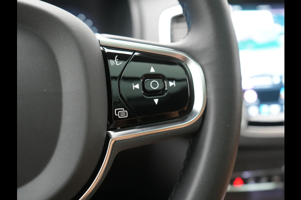 Volvo XC90 T8 Recharge AWD Ultimate Dark LONG RANGE 7 Persoons PHEV 455pk Dealer O.H. | Trekhaak Af Fabriek | Luchtvering | Panodak | Adaptive Cruise | Head Up | 360 Camera | Lederen Sportstoelen Massage & Ventilatie & Memory | Harman / Kardon | Keyless | Blis | Stoelen & Stuur Verwarmd | Plug In Hybrid |