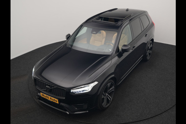 Volvo XC90 T8 Recharge AWD Ultimate Dark LONG RANGE 7 Persoons PHEV 455pk Dealer O.H. | Trekhaak Af Fabriek | Luchtvering | Panodak | Adaptive Cruise | Head Up | 360 Camera | Lederen Sportstoelen Massage & Ventilatie & Memory | Harman / Kardon | Keyless | Blis | Stoelen & Stuur Verwarmd | Plug In Hybrid |