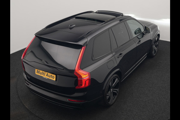 Volvo XC90 T8 Recharge AWD Ultimate Dark LONG RANGE 7 Persoons PHEV 455pk Dealer O.H. | Trekhaak Af Fabriek | Luchtvering | Panodak | Adaptive Cruise | Head Up | 360 Camera | Lederen Sportstoelen Massage & Ventilatie & Memory | Harman / Kardon | Keyless | Blis | Stoelen & Stuur Verwarmd | Plug In Hybrid |