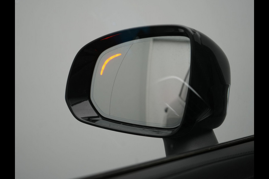 Volvo XC90 T8 Recharge AWD Ultimate Dark LONG RANGE 7 Persoons PHEV 455pk Dealer O.H. | Trekhaak Af Fabriek | Luchtvering | Panodak | Adaptive Cruise | Head Up | 360 Camera | Lederen Sportstoelen Massage & Ventilatie & Memory | Harman / Kardon | Keyless | Blis | Stoelen & Stuur Verwarmd | Plug In Hybrid |