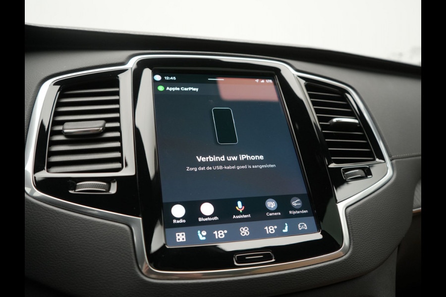 Volvo XC90 T8 Recharge AWD Ultimate Dark LONG RANGE 7 Persoons PHEV 455pk Dealer O.H. | Trekhaak Af Fabriek | Luchtvering | Panodak | Adaptive Cruise | Head Up | 360 Camera | Lederen Sportstoelen Massage & Ventilatie & Memory | Harman / Kardon | Keyless | Blis | Stoelen & Stuur Verwarmd | Plug In Hybrid |