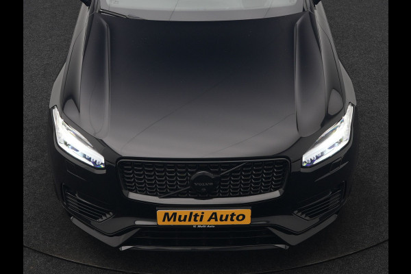 Volvo XC90 T8 Recharge AWD Ultimate Dark LONG RANGE 7 Persoons PHEV 455pk Dealer O.H. | Trekhaak Af Fabriek | Luchtvering | Panodak | Adaptive Cruise | Head Up | 360 Camera | Lederen Sportstoelen Massage & Ventilatie & Memory | Harman / Kardon | Keyless | Blis | Stoelen & Stuur Verwarmd | Plug In Hybrid |