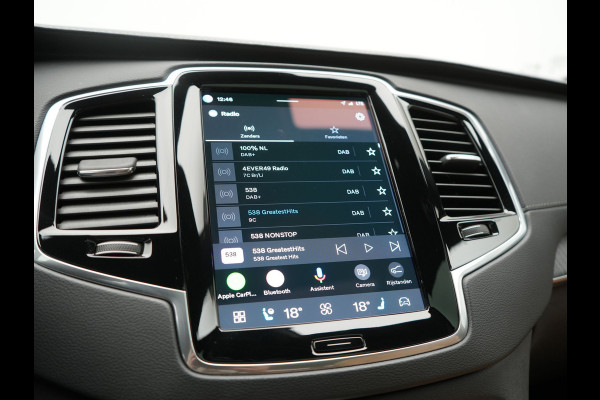 Volvo XC90 T8 Recharge AWD Ultimate Dark LONG RANGE 7 Persoons PHEV 455pk Dealer O.H. | Trekhaak Af Fabriek | Luchtvering | Panodak | Adaptive Cruise | Head Up | 360 Camera | Lederen Sportstoelen Massage & Ventilatie & Memory | Harman / Kardon | Keyless | Blis | Stoelen & Stuur Verwarmd | Plug In Hybrid |