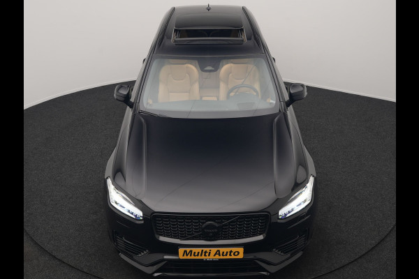 Volvo XC90 T8 Recharge AWD Ultimate Dark LONG RANGE 7 Persoons PHEV 455pk Dealer O.H. | Trekhaak Af Fabriek | Luchtvering | Panodak | Adaptive Cruise | Head Up | 360 Camera | Lederen Sportstoelen Massage & Ventilatie & Memory | Harman / Kardon | Keyless | Blis | Stoelen & Stuur Verwarmd | Plug In Hybrid |