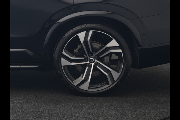 Volvo XC90 T8 Recharge AWD Ultimate Dark LONG RANGE 7 Persoons PHEV 455pk Dealer O.H. | Trekhaak Af Fabriek | Luchtvering | Panodak | Adaptive Cruise | Head Up | 360 Camera | Lederen Sportstoelen Massage & Ventilatie & Memory | Harman / Kardon | Keyless | Blis | Stoelen & Stuur Verwarmd | Plug In Hybrid |