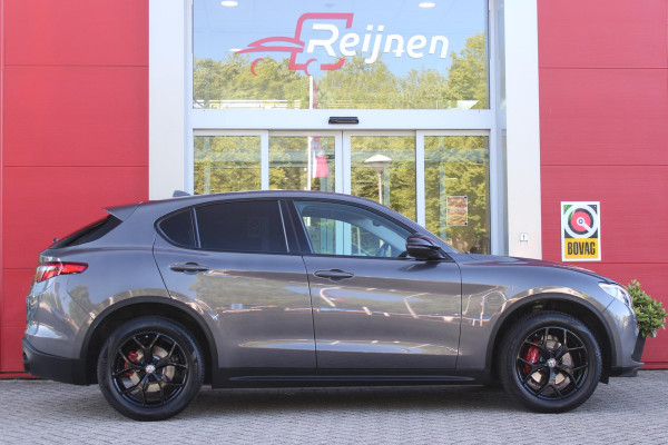 Alfa Romeo Stelvio 2.0 T 280PK Q4 AWD B-Tech | DRIVER ASSISTENCE PACK2: | ACHTERUITRIJCAMERA | PARKEERSENSOREN VOOR / ACHTER | DODEHOEKDETECTIE | DIMMENDE BINNENSPIEGEL | CONVENIENCE PACK: | KEYLESS ENTRY / START | WARMTE WERENDE VOORRUIT | ELEKTRSICHE STOELVERSTELLING MET GEHEUGEN | ELEKTRISCH VERWARMEDE VOORSTOELEN | ELEKTRISCH VERWARMBAAR STUURWIEL | LEDEREN BEKLEDING | RODE REMKLAUWEN | 19"INCH LICHTMETALEN VELGEN | BI-XENON KOPLAMPEN MET SPROEIINSTALATIE | ELEKTRISCHE ACHTERKLEP | NAVIGATIE | DAB+ RADIO | ADAPTIVE CRUISE CONTROL |