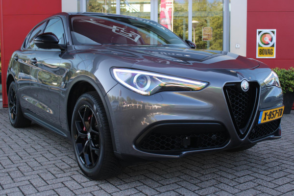Alfa Romeo Stelvio 2.0 T 280PK Q4 AWD B-Tech | DRIVER ASSISTENCE PACK2: | ACHTERUITRIJCAMERA | PARKEERSENSOREN VOOR / ACHTER | DODEHOEKDETECTIE | DIMMENDE BINNENSPIEGEL | CONVENIENCE PACK: | KEYLESS ENTRY / START | WARMTE WERENDE VOORRUIT | ELEKTRSICHE STOELVERSTELLING MET GEHEUGEN | ELEKTRISCH VERWARMEDE VOORSTOELEN | ELEKTRISCH VERWARMBAAR STUURWIEL | LEDEREN BEKLEDING | RODE REMKLAUWEN | 19"INCH LICHTMETALEN VELGEN | BI-XENON KOPLAMPEN MET SPROEIINSTALATIE | ELEKTRISCHE ACHTERKLEP | NAVIGATIE | DAB+ RADIO | ADAPTIVE CRUISE CONTROL |