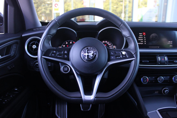 Alfa Romeo Stelvio 2.0 T 280PK Q4 AWD B-Tech | DRIVER ASSISTENCE PACK2: | ACHTERUITRIJCAMERA | PARKEERSENSOREN VOOR / ACHTER | DODEHOEKDETECTIE | DIMMENDE BINNENSPIEGEL | CONVENIENCE PACK: | KEYLESS ENTRY / START | WARMTE WERENDE VOORRUIT | ELEKTRSICHE STOELVERSTELLING MET GEHEUGEN | ELEKTRISCH VERWARMEDE VOORSTOELEN | ELEKTRISCH VERWARMBAAR STUURWIEL | LEDEREN BEKLEDING | RODE REMKLAUWEN | 19"INCH LICHTMETALEN VELGEN | BI-XENON KOPLAMPEN MET SPROEIINSTALATIE | ELEKTRISCHE ACHTERKLEP | NAVIGATIE | DAB+ RADIO | ADAPTIVE CRUISE CONTROL |