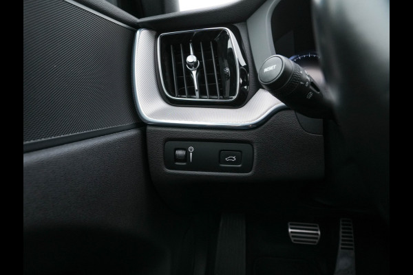 Volvo XC60 2.0 B5 R-Design Business Pro (INCL-BTW) Aut. *PANO | LEATHER | MEMORY-PACK | HEATED-SPORTSEATS | CAMERA | NAVI-FULLMAP | SHIFTPADDLES | PRIVACY-GLASS | AIRSUSPENSION | ECC | PDC | CRUISE | 19''ALU