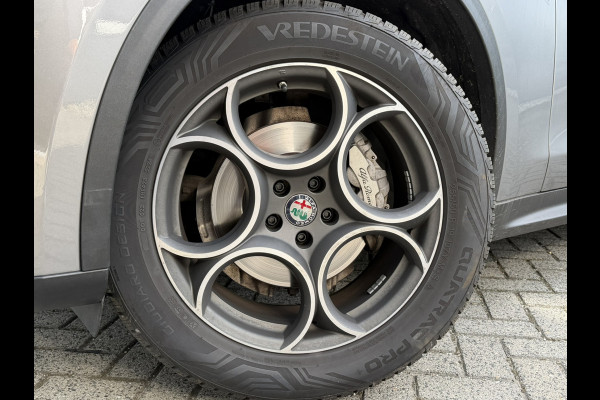 Alfa Romeo Stelvio 2.0 T AWD First Edition | Meer foto's volgen