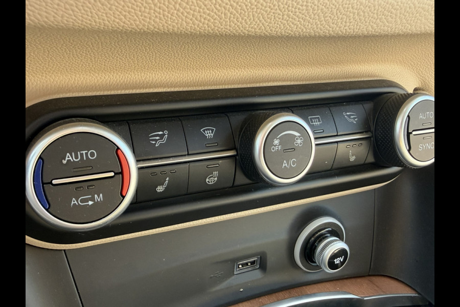 Alfa Romeo Stelvio 2.0 T AWD First Edition | Meer foto's volgen