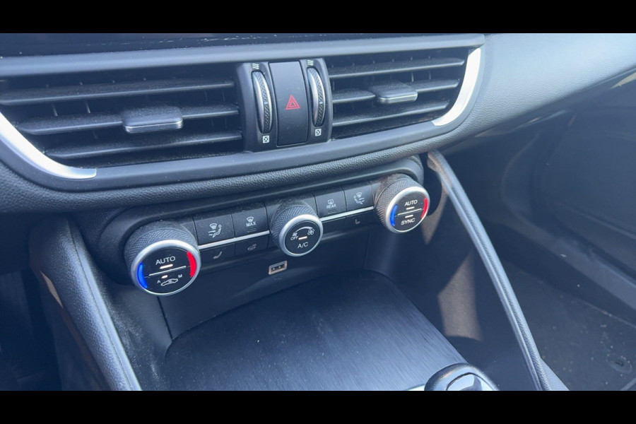 Alfa Romeo Giulia 2.0T 200pk | Trekhaak | 1.600kg Trekgewicht | Navigatie