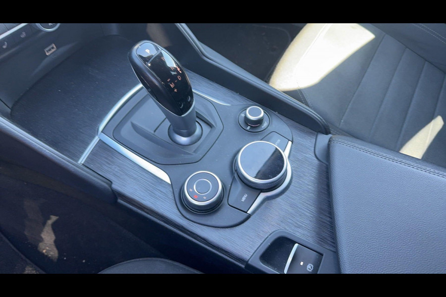 Alfa Romeo Giulia 2.0T 200pk | Trekhaak | 1.600kg Trekgewicht | Navigatie
