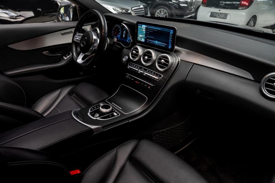 Mercedes-Benz C-Klasse Estate 180 AMG Pano Leer Camera Navi LED PTS Elekt. achterklep Elektr. trekhaak LM velgen BTW auto!
