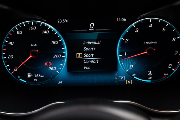 Mercedes-Benz C-Klasse Estate 180 AMG Pano Leer Camera Navi LED PTS Elekt. achterklep Elektr. trekhaak LM velgen BTW auto!