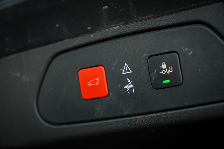 Opel Grandland X 1.2 Turbo Business Executive / Leder / Trekhaak / Stoelverwarming+ventilatie / Riem Vervangen