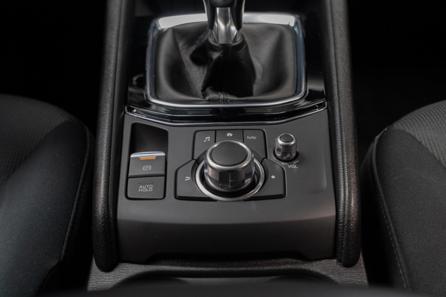 Mazda CX-5 2.0 SkyActiv-G 165 HUD Navi Camera PDC Stuurverw. Stoelverwarming Climate C. Cruise C. Afneembaar trekhaak LM velgen