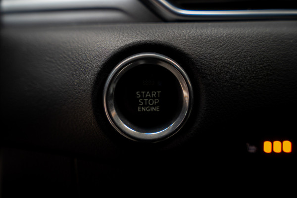 Mazda CX-5 2.0 SkyActiv-G 165 HUD Navi Camera PDC Stuurverw. Stoelverwarming Climate C. Cruise C. Afneembaar trekhaak LM velgen