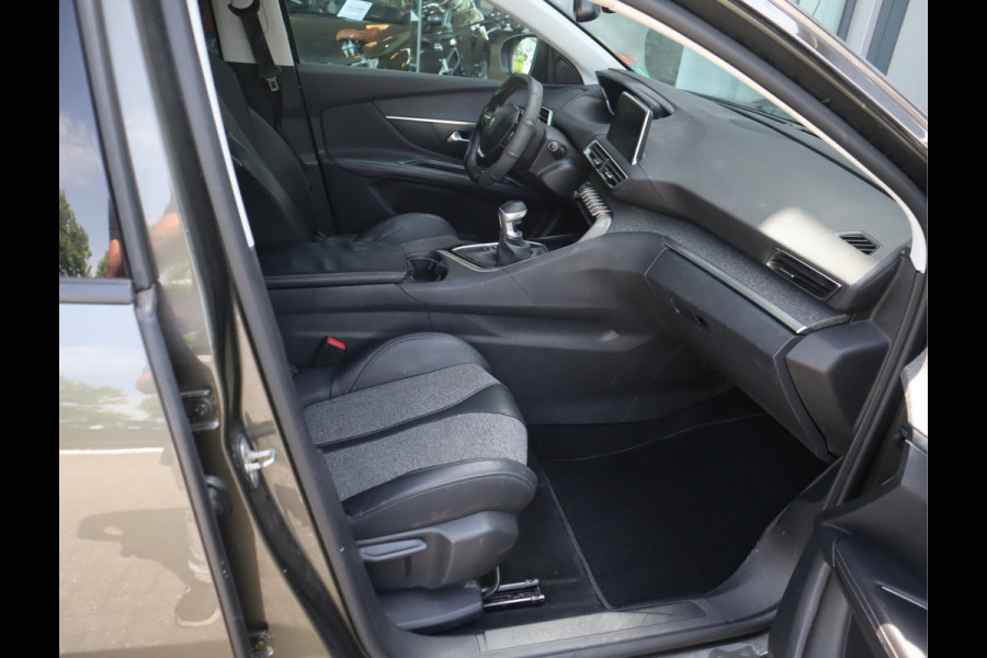 Peugeot 3008 1.2 PureTech Blue Lease Premium Airco / Navi / Trekh / Elekramen / All-season banden / Export