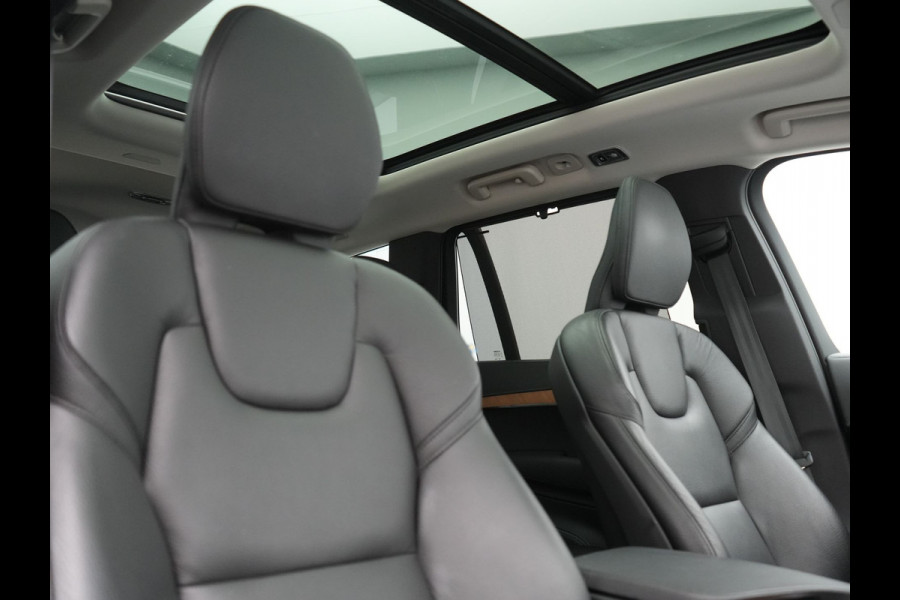 Volvo XC90 T8 Recharge AWD Plus Bright 7 Persoons LONG RANGE PHEV 455pk Dealer O.H. | Panodak | Adaptive Cruise | 360 Camera | Harman / Kardon | Lederen Sportstoelen Memory & Verwarmd | Keyless | Blis | Stuur Verwarmd | Apple Carplay | Navigatie | DAB | Plug In Hybrid |
