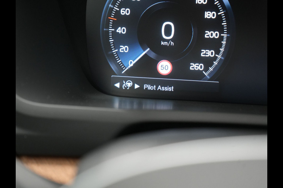 Volvo XC90 T8 Recharge AWD Plus Bright 7 Persoons LONG RANGE PHEV 455pk Dealer O.H. | Panodak | Adaptive Cruise | 360 Camera | Harman / Kardon | Lederen Sportstoelen Memory & Verwarmd | Keyless | Blis | Stuur Verwarmd | Apple Carplay | Navigatie | DAB | Plug In Hybrid |