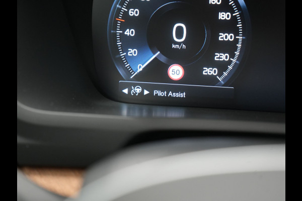 Volvo XC90 T8 Recharge AWD Plus Bright 7 Persoons LONG RANGE PHEV 455pk Dealer O.H. | Panodak | Adaptive Cruise | 360 Camera | Harman / Kardon | Lederen Sportstoelen Memory & Verwarmd | Keyless | Blis | Stuur Verwarmd | Apple Carplay | Navigatie | DAB | Plug In Hybrid |