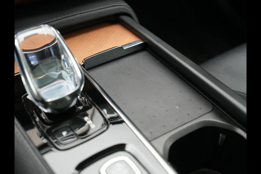 Volvo XC90 T8 Recharge AWD Plus Bright 7 Persoons LONG RANGE PHEV 455pk Dealer O.H. | Panodak | Adaptive Cruise | 360 Camera | Harman / Kardon | Lederen Sportstoelen Memory & Verwarmd | Keyless | Blis | Stuur Verwarmd | Apple Carplay | Navigatie | DAB | Plug In Hybrid |