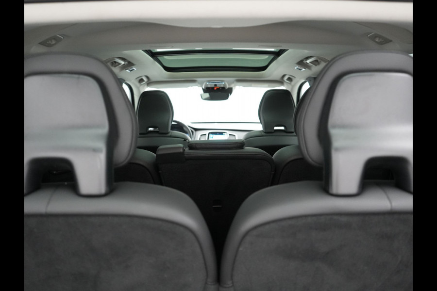 Volvo XC90 T8 Recharge AWD Plus Bright 7 Persoons LONG RANGE PHEV 455pk Dealer O.H. | Panodak | Adaptive Cruise | 360 Camera | Harman / Kardon | Lederen Sportstoelen Memory & Verwarmd | Keyless | Blis | Stuur Verwarmd | Apple Carplay | Navigatie | DAB | Plug In Hybrid |