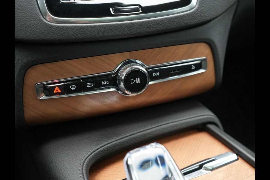 Volvo XC90 T8 Recharge AWD Plus Bright 7 Persoons LONG RANGE PHEV 455pk Dealer O.H. | Panodak | Adaptive Cruise | 360 Camera | Harman / Kardon | Lederen Sportstoelen Memory & Verwarmd | Keyless | Blis | Stuur Verwarmd | Apple Carplay | Navigatie | DAB | Plug In Hybrid |