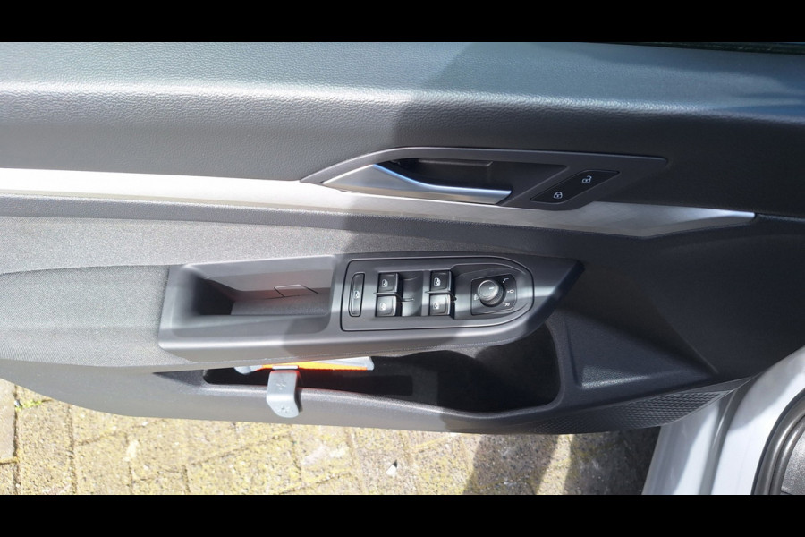 Volkswagen Golf Variant 1.0 TSI Life/Navigatie/Ecc/Cruise/Lm/Camera/Enz
