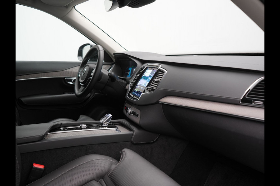 Volvo XC90 T8 Recharge AWD Plus Dark 7 Persoons LONG RANGE PHEV 455pk Dealer O.H. | Trekhaak Af Fabriek | Luchtvering | Adaptive Cruise | 360 Camera | Harman / Kardon | Lederen Sportstoelen Memory & Ventilatie | Keyless | Blis | Google Assistent | Stuur & Stoelen Verwarmd  | Plug In Hybrid |