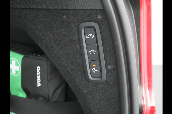 Volvo XC90 T8 Recharge AWD Plus Dark 7 Persoons LONG RANGE PHEV 455pk Dealer O.H. | Trekhaak Af Fabriek | Luchtvering | Adaptive Cruise | 360 Camera | Harman / Kardon | Lederen Sportstoelen Memory & Ventilatie | Keyless | Blis | Google Assistent | Stuur & Stoelen Verwarmd  | Plug In Hybrid |