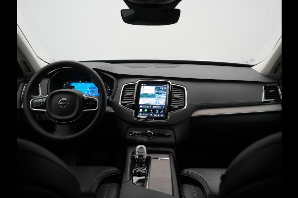 Volvo XC90 T8 Recharge AWD Plus Dark 7 Persoons LONG RANGE PHEV 455pk Dealer O.H. | Trekhaak Af Fabriek | Luchtvering | Adaptive Cruise | 360 Camera | Harman / Kardon | Lederen Sportstoelen Memory & Ventilatie | Keyless | Blis | Google Assistent | Stuur & Stoelen Verwarmd  | Plug In Hybrid |