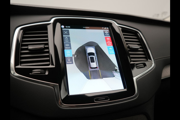 Volvo XC90 T8 Recharge AWD Plus Dark 7 Persoons LONG RANGE PHEV 455pk Dealer O.H. | Trekhaak Af Fabriek | Luchtvering | Adaptive Cruise | 360 Camera | Harman / Kardon | Lederen Sportstoelen Memory & Ventilatie | Keyless | Blis | Google Assistent | Stuur & Stoelen Verwarmd  | Plug In Hybrid |