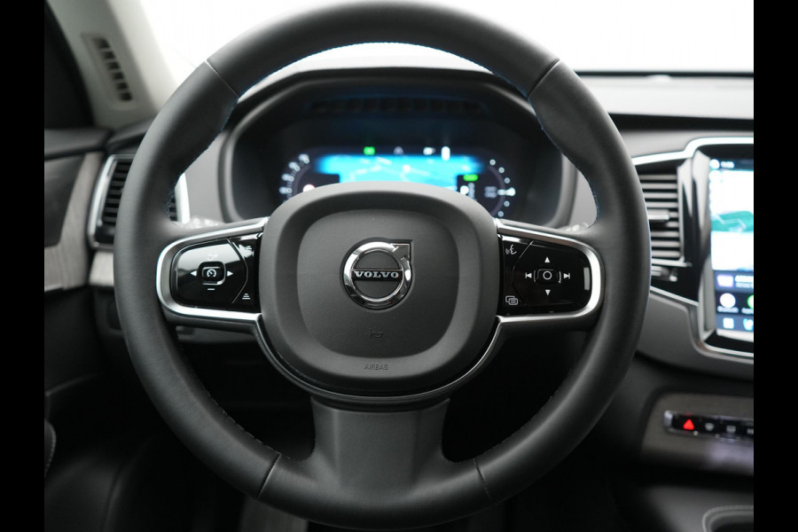 Volvo XC90 T8 Recharge AWD Plus Dark 7 Persoons LONG RANGE PHEV 455pk Dealer O.H. | Trekhaak Af Fabriek | Luchtvering | Adaptive Cruise | 360 Camera | Harman / Kardon | Lederen Sportstoelen Memory & Ventilatie | Keyless | Blis | Google Assistent | Stuur & Stoelen Verwarmd  | Plug In Hybrid |