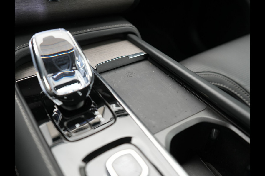 Volvo XC90 T8 Recharge AWD Plus Dark 7 Persoons LONG RANGE PHEV 455pk Dealer O.H. | Trekhaak Af Fabriek | Luchtvering | Adaptive Cruise | 360 Camera | Harman / Kardon | Lederen Sportstoelen Memory & Ventilatie | Keyless | Blis | Google Assistent | Stuur & Stoelen Verwarmd  | Plug In Hybrid |
