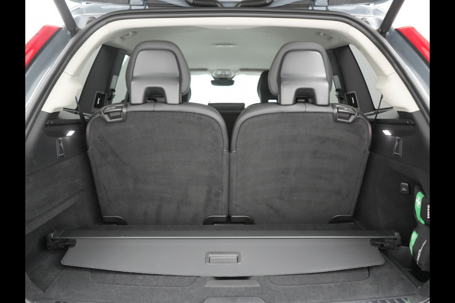 Volvo XC90 T8 Recharge AWD Plus Dark 7 Persoons LONG RANGE PHEV 455pk Dealer O.H. | Trekhaak Af Fabriek | Luchtvering | Adaptive Cruise | 360 Camera | Harman / Kardon | Lederen Sportstoelen Memory & Ventilatie | Keyless | Blis | Google Assistent | Stuur & Stoelen Verwarmd  | Plug In Hybrid |