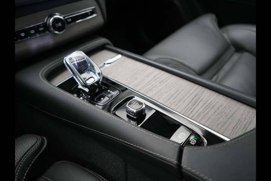 Volvo XC90 T8 Recharge AWD Plus Dark 7 Persoons LONG RANGE PHEV 455pk Dealer O.H. | Trekhaak Af Fabriek | Luchtvering | Adaptive Cruise | 360 Camera | Harman / Kardon | Lederen Sportstoelen Memory & Ventilatie | Keyless | Blis | Google Assistent | Stuur & Stoelen Verwarmd  | Plug In Hybrid |