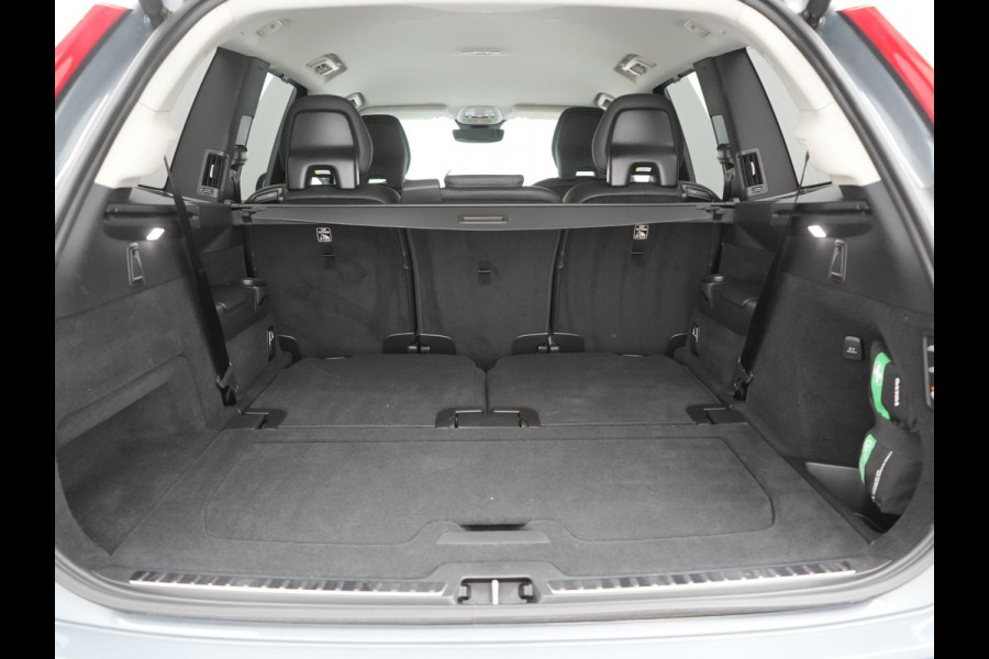 Volvo XC90 T8 Recharge AWD Plus Dark 7 Persoons LONG RANGE PHEV 455pk Dealer O.H. | Trekhaak Af Fabriek | Luchtvering | Adaptive Cruise | 360 Camera | Harman / Kardon | Lederen Sportstoelen Memory & Ventilatie | Keyless | Blis | Google Assistent | Stuur & Stoelen Verwarmd  | Plug In Hybrid |
