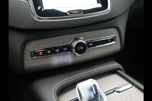 Volvo XC90 T8 Recharge AWD Plus Dark 7 Persoons LONG RANGE PHEV 455pk Dealer O.H. | Trekhaak Af Fabriek | Luchtvering | Adaptive Cruise | 360 Camera | Harman / Kardon | Lederen Sportstoelen Memory & Ventilatie | Keyless | Blis | Google Assistent | Stuur & Stoelen Verwarmd  | Plug In Hybrid |
