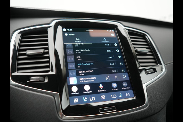 Volvo XC90 T8 Recharge AWD Plus Dark 7 Persoons LONG RANGE PHEV 455pk Dealer O.H. | Trekhaak Af Fabriek | Luchtvering | Adaptive Cruise | 360 Camera | Harman / Kardon | Lederen Sportstoelen Memory & Ventilatie | Keyless | Blis | Google Assistent | Stuur & Stoelen Verwarmd  | Plug In Hybrid |