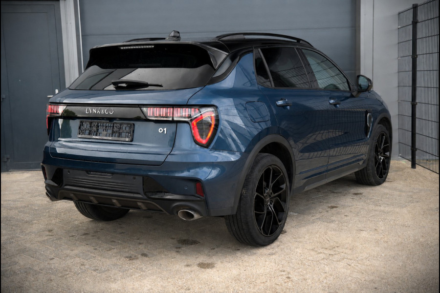 Lynk & Co 01 1.5 | Panoramadak | Stoelverwarming | Keyless | Apple Carplay | Adaptive Cruise Control | Infinity | Navigatie | Camera | Parkeersensoren |