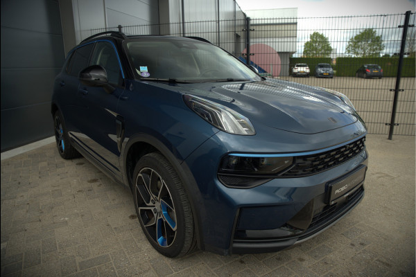 Lynk & Co 01 1.5 | Panoramadak | Stoelverwarming | Keyless | Apple Carplay | Adaptive Cruise Control | Infinity | Navigatie | Camera | Parkeersensoren |