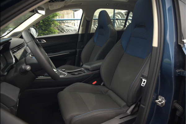 Lynk & Co 01 1.5 | Panoramadak | Stoelverwarming | Keyless | Apple Carplay | Adaptive Cruise Control | Infinity | Navigatie | Camera | Parkeersensoren |