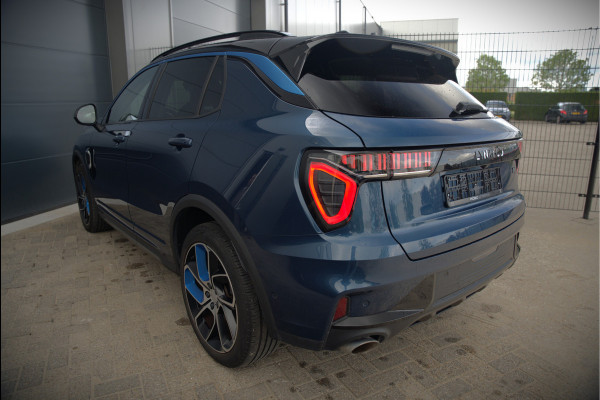 Lynk & Co 01 1.5 | Panoramadak | Stoelverwarming | Keyless | Apple Carplay | Adaptive Cruise Control | Infinity | Navigatie | Camera | Parkeersensoren |