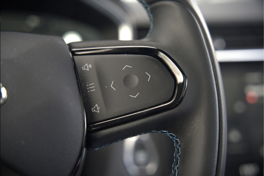 Lynk & Co 01 1.5 | Panoramadak | Stoelverwarming | Keyless | Apple Carplay | Adaptive Cruise Control | Infinity | Navigatie | Camera | Parkeersensoren |